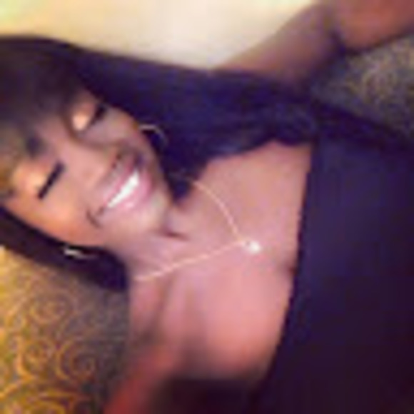 Meet your Posher, Seynabou - Picture 1 of 1